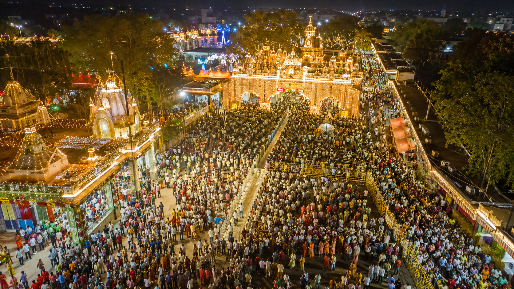 Bhakt Niwas booking during Prakat Din crowd